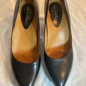 Black leather pumps, size 8